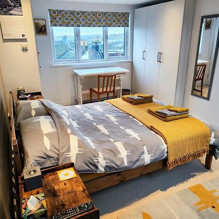 Large Light Loft Room - En Suite Hove Buitenkant foto