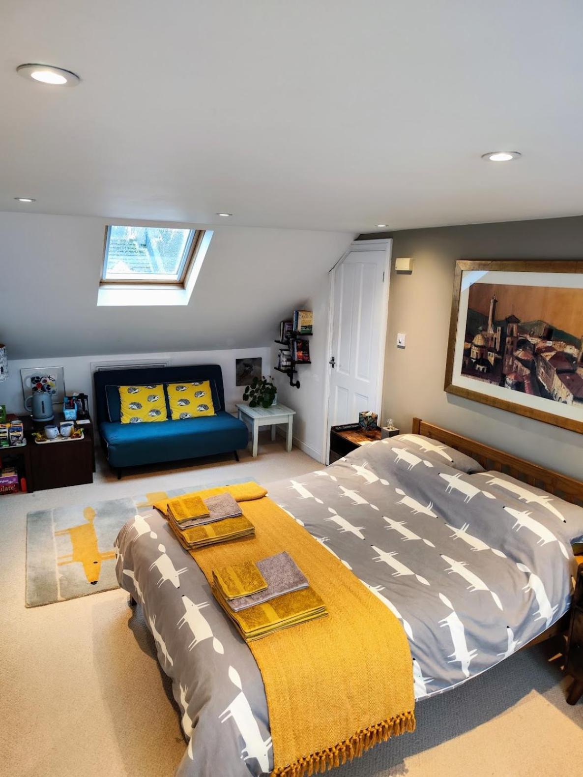 Large Light Loft Room - En Suite Hove Buitenkant foto